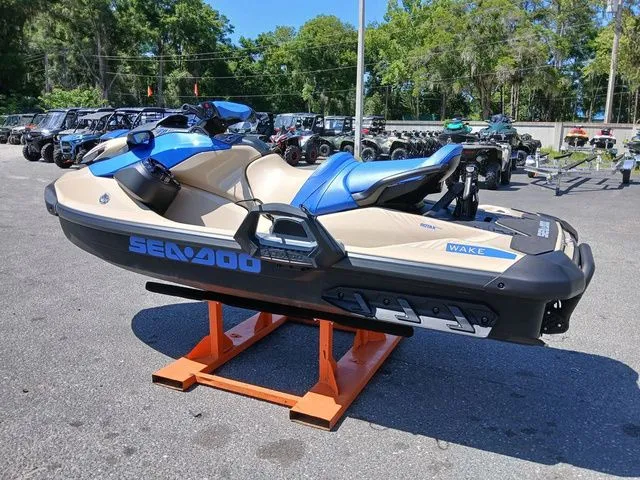 Slide: The Image of Sea-Doo Wake 170 BRP Premium Audio, iDF, iBR 2026 - 12