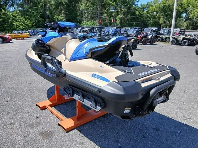 Slide: The Image of Sea-Doo Wake 170 BRP Premium Audio, iDF, iBR 2026 - 13