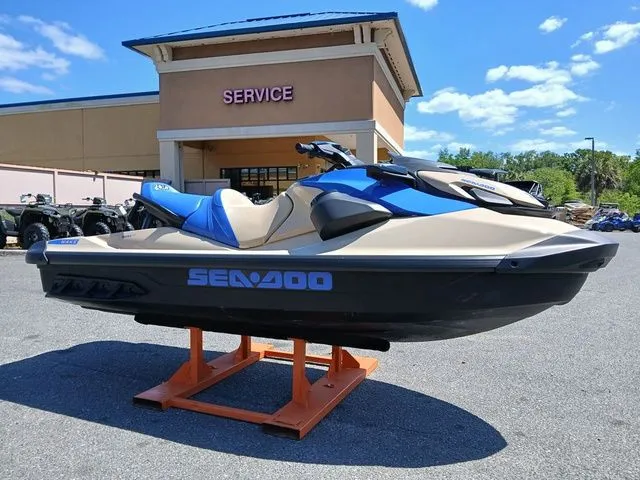 Slide: The Image of Sea-Doo Wake 170 BRP Premium Audio, iDF, iBR 2026 - 4