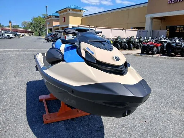 Slide: The Image of Sea-Doo Wake 170 BRP Premium Audio, iDF, iBR 2026 - 6