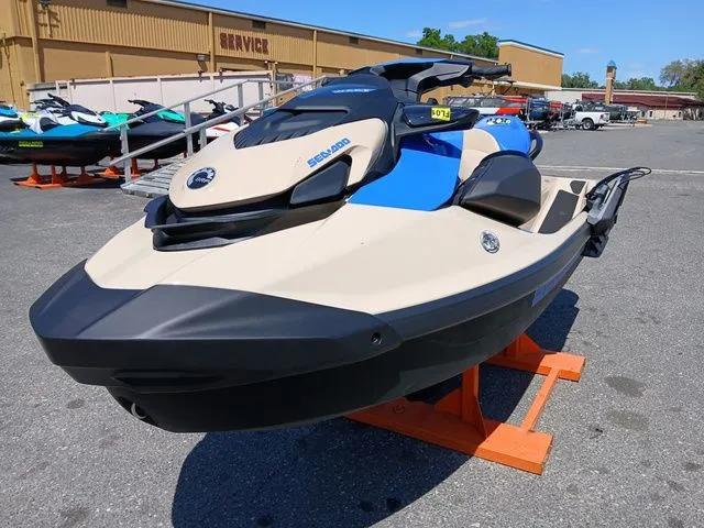 Slide: The Image of Sea-Doo Wake 170 BRP Premium Audio, iDF, iBR 2026 - 8