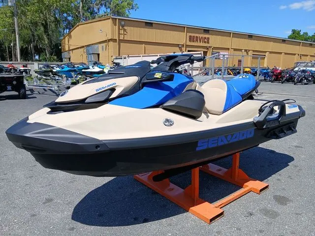 Slide: The Image of Sea-Doo Wake 170 BRP Premium Audio, iDF, iBR 2026 - 9