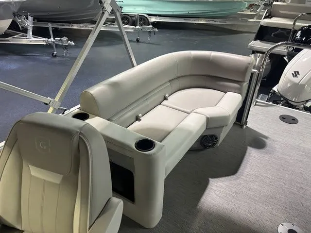 Slide: The Image of Godfrey Xperience 2286 SBX 27" iMPACT Center Tube Package 2026 - 15