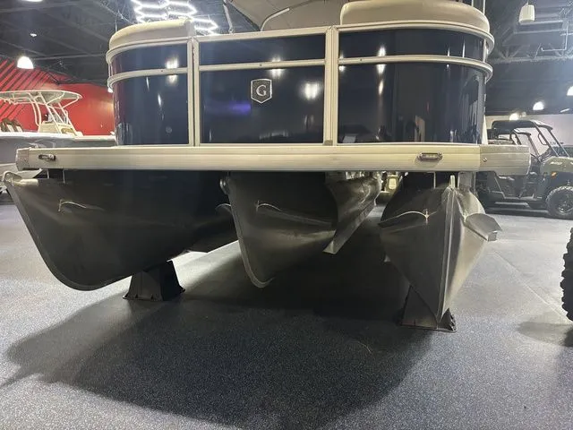 Slide: The Image of Godfrey Xperience 2286 SBX 27" iMPACT Center Tube Package 2026 - 7