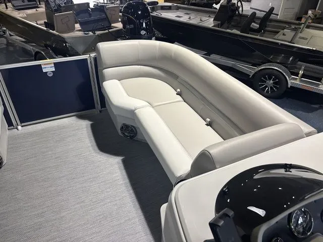 Slide: The Image of Godfrey Xperience 2286 SBX 27" iMPACT Center Tube Package 2026 - 9