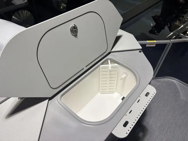 Slide: The Image of Godfrey Sweetwater 2286 FS 27 In. Package 2026 - 6