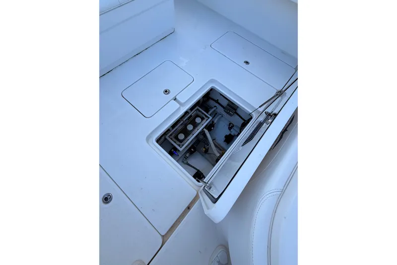 Slide: The Image of Open hatch on 2017 Invincible 39 Open Fisherman boat deck. - 31