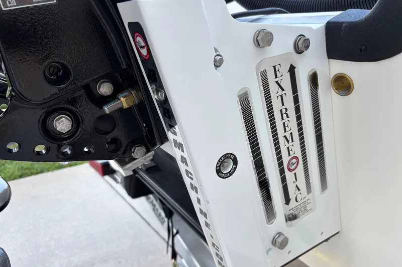 Slide: The Image of Close-up of 2026 Mako 24 APEX boat's Extreme Jack plate mechanism. - 15