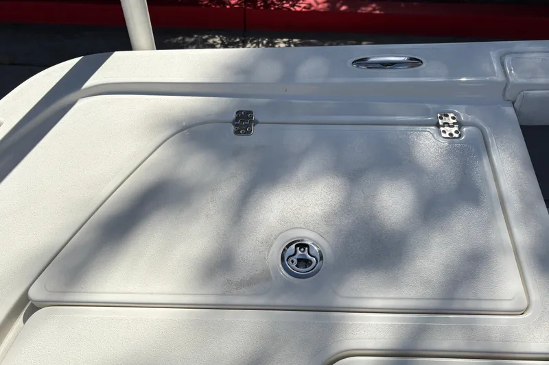 Slide: The Image of Hatch cover on 2026 Mako 24 APEX boat, featuring stainless steel hinges. - 43