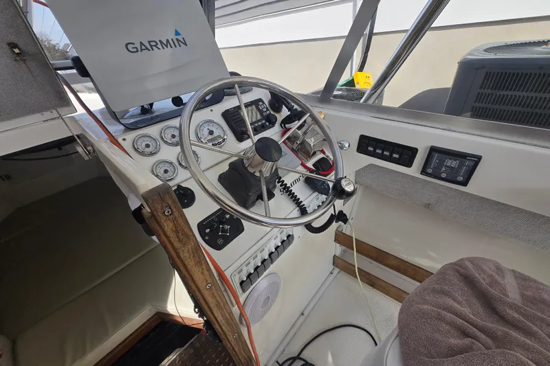 Slide: The Image of Interior of a 1992 Shamrock 260 Express boat with Garmin navigation system. - 8