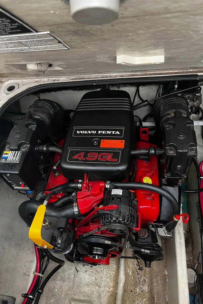 Slide: The Image of Volvo Penta 4.3GL engine in a 2003 Regal Commodore 2860 boat. - 15