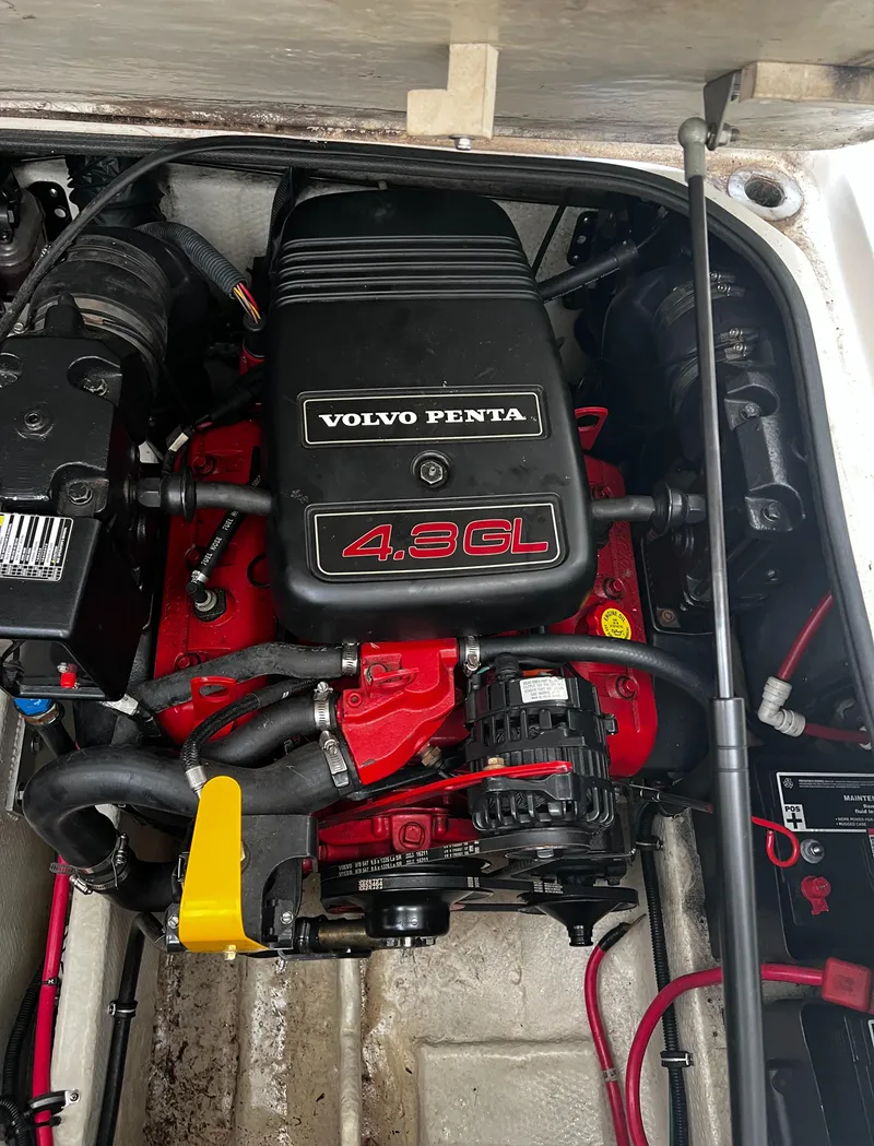 Slide: The Image of 2003 Regal Commodore 2860 engine compartment with Volvo Penta 4.3GL engine. - 16