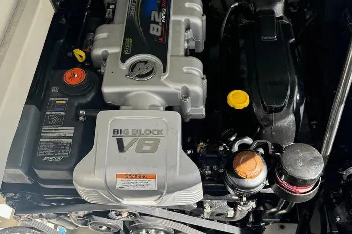 Slide: The Image of 2017 Formula 400 Super Sport engine, featuring a powerful Big Block V8 configuration. - 29