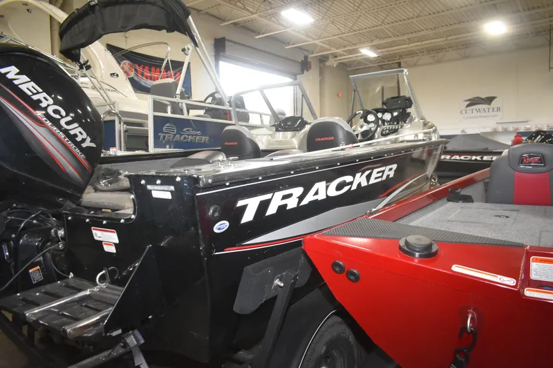 The Image of 2015 Tracker Targa 18 WT boat with Mercury engine in showroom. - 1