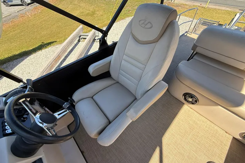 Slide: The Image of Captain's seat and steering wheel of 2019 Harris Cruiser 250 boat. - 17