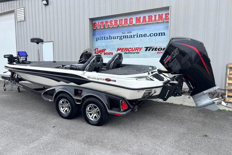 Slide: The Image of 2023 Ranger Z520R boat with Mercury engine at Pittsburg Marine dealership. - 14