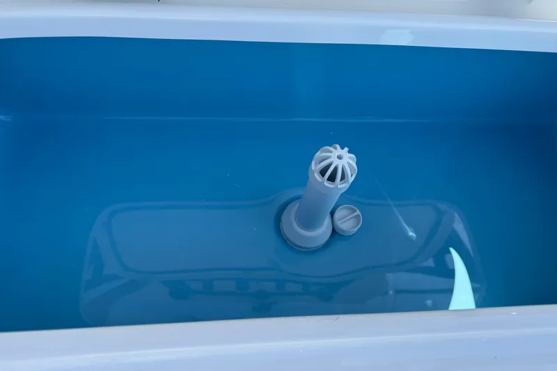 Slide: The Image of Livewell tank in 2026 Shallow Sport 25 X3 boat, filled with water. - 16