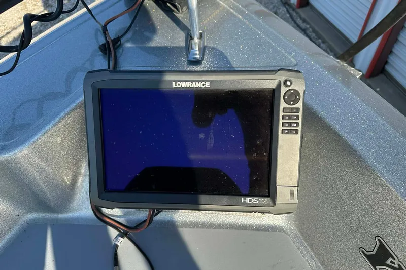 Slide: The Image of Lowrance HDS12 fishfinder on 2018 Yar-Craft 219TFX boat dashboard. - 14