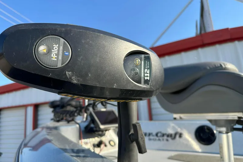 Slide: The Image of 2018 Yar-Craft 219TFX boat with iPilot GPS system, close-up view. - 15