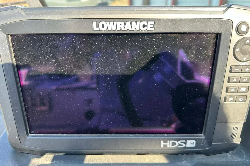 Slide: The Image of Lowrance HDS-9 fishfinder on 2018 Yar-Craft 219TFX boat dashboard. - 21