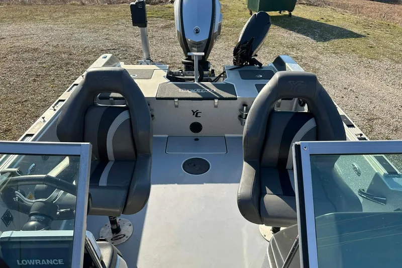 Slide: The Image of 2018 Yar-Craft 219TFX boat interior with dual seats and steering console. - 23