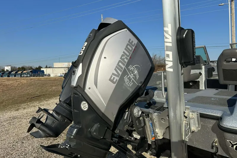 Slide: The Image of 2018 Yar-Craft 219TFX boat with Evinrude motor and Talon anchor system. - 6