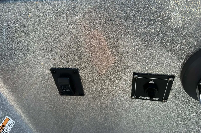 Slide: The Image of Control panel on 2018 Yar-Craft 219TFX boat with Evinrude switch. - 7