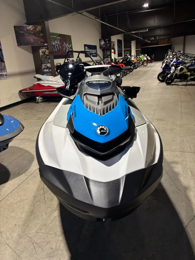 Slide: The Image of Sea-Doo FishPro Scout 130 iDF iBR 2023 - 5