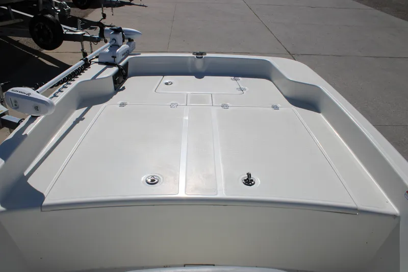 Slide: The Image of 2025 Mako Pro Skiff 17 CC boat deck with storage compartments and trolling motor. - 7