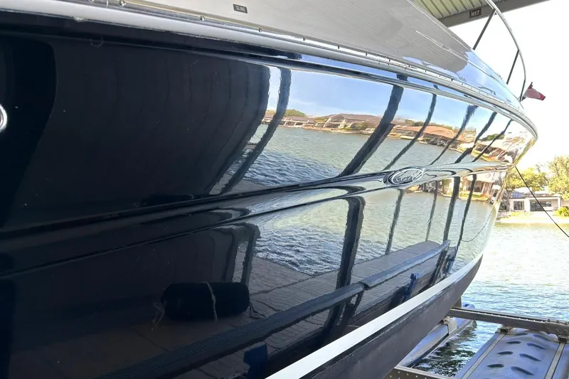 Slide: The Image of 2006 Sea Ray Sundancer 320 boat reflecting water and surroundings in a marina. - 9