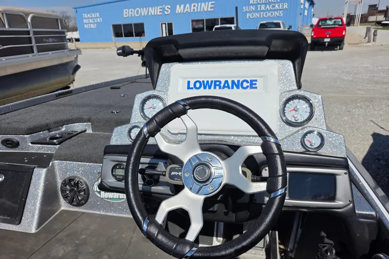 Slide: The Image of Steering console of a 2023 Nitro Z20 boat with Lowrance electronics. - 8