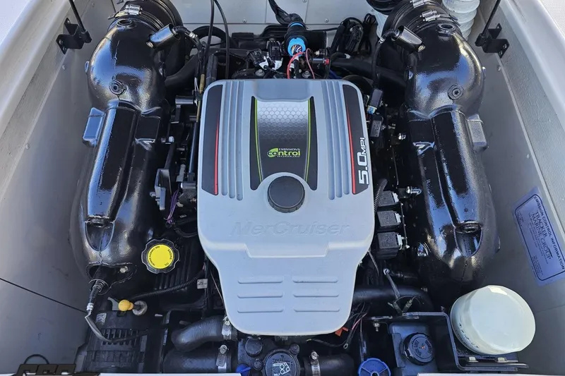 Slide: The Image of Engine of a 2015 Tahoe 215 Xi boat, featuring a MerCruiser 5.0 MPI. - 112