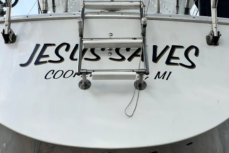 Slide: The Image of 1985 Gulfstar Hirsch Center Cockpit with navigation screen and comfortable seating. - 22