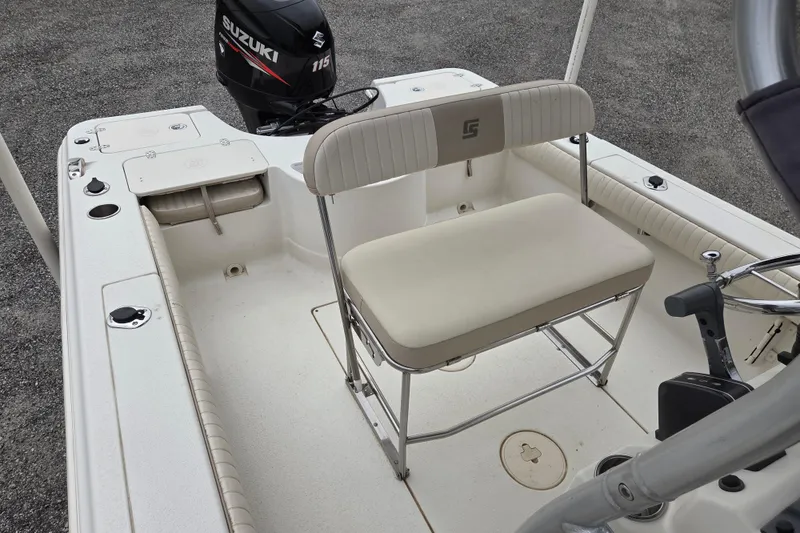 Slide: The Image of 2014 Carolina Skiff Sea Skiff 21 CC boat interior with Suzuki 115 engine. - 14