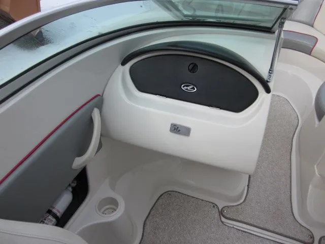 Slide: The Image of Sea Ray 195 Sport 2009 - 10