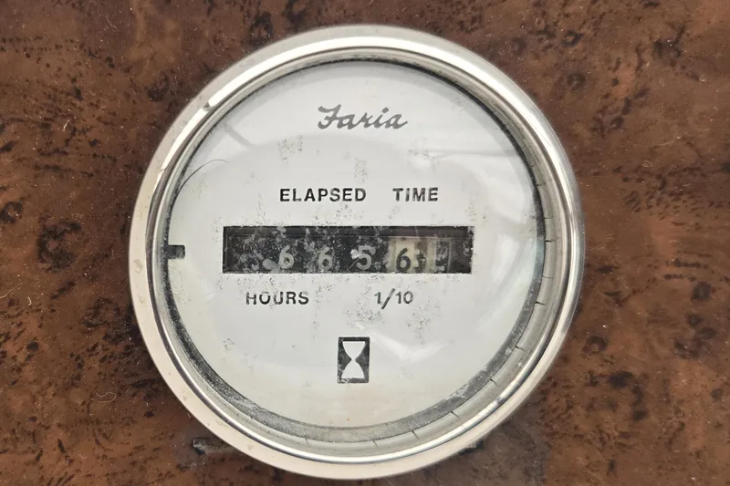 Slide: The Image of Analog hour meter on 1998 Silverton 361 Express, displaying 665.6 hours elapsed. - 11