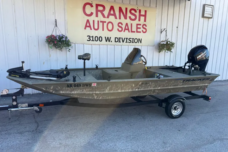 Slide: The Image of 2022 Tracker Grizzly 1648 SC boat on trailer at Cransh Auto Sales. - 24