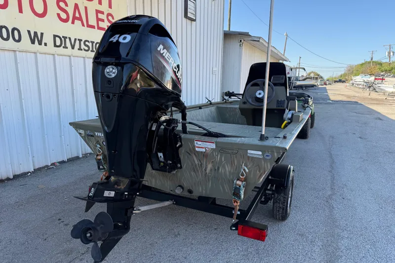 Slide: The Image of 2022 Tracker Grizzly 1648 SC boat with Mercury 40 engine at dealership. - 9