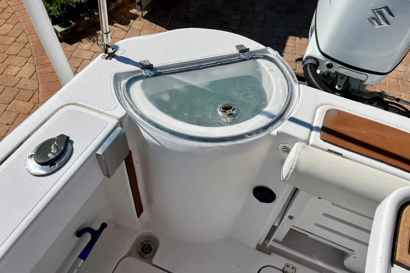 Slide: The Image of 2018 Pro-Line 26 Express boat deck with livewell and Suzuki outboard motor. - 41