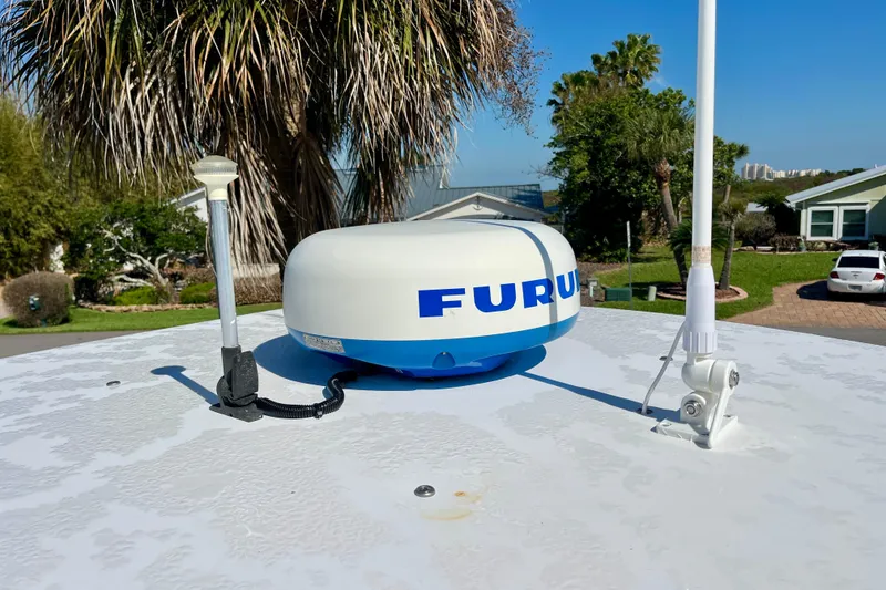 Slide: The Image of Furuno radar on 2018 Pro-Line 26 Express boat, surrounded by palm trees and clear sky. - 48