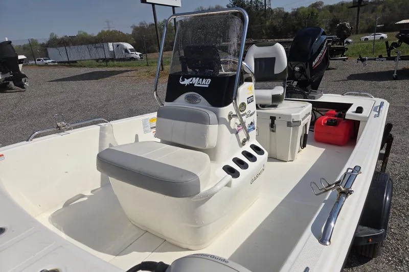 Slide: The Image of 2021 Mako Pro Skiff 15 CC boat with center console and outboard motor. - 18