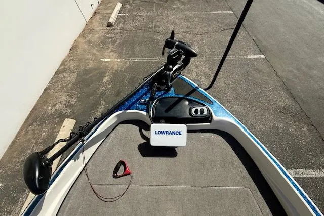 Slide: The Image of 2016 Nitro Z-7 Sport boat with Lowrance fishfinder and trolling motor on deck. - 22