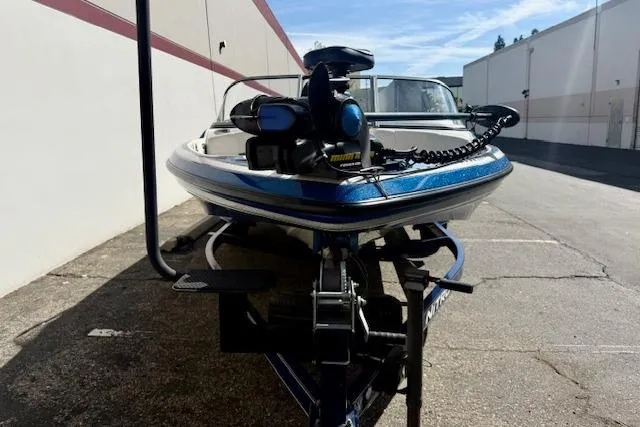 Slide: The Image of 2016 Nitro Z-7 Sport boat on trailer, parked outdoors. - 6