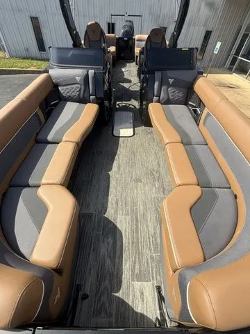 Slide: The Image of Viaggio By Misty Harbor D26UWA Tri-Toon (27" Tubes) 2025 - 11