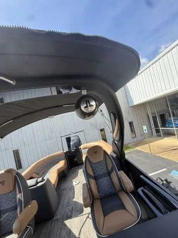 Slide: The Image of Viaggio By Misty Harbor D26UWA Tri-Toon (27" Tubes) 2025 - 12