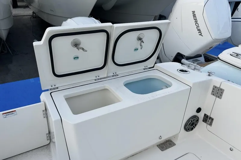 Slide: The Image of Live well cooler box (starboard) - 28