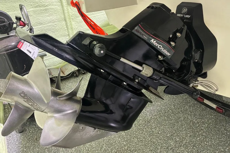 Slide: The Image of 2014 Starcraft Crossover 230 SCX IO boat with MerCruiser engine and stainless steel propeller. - 25