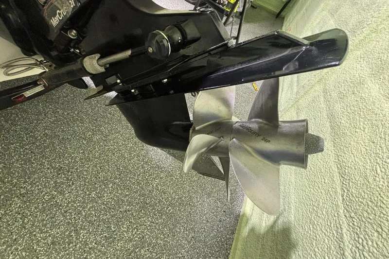 Slide: The Image of 2014 Starcraft Crossover 230 SCX IO boat propeller and engine detail. - 26