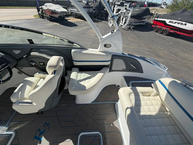 Slide: The Image of 2020 COBALT R3 SURF - Image 17 - 17