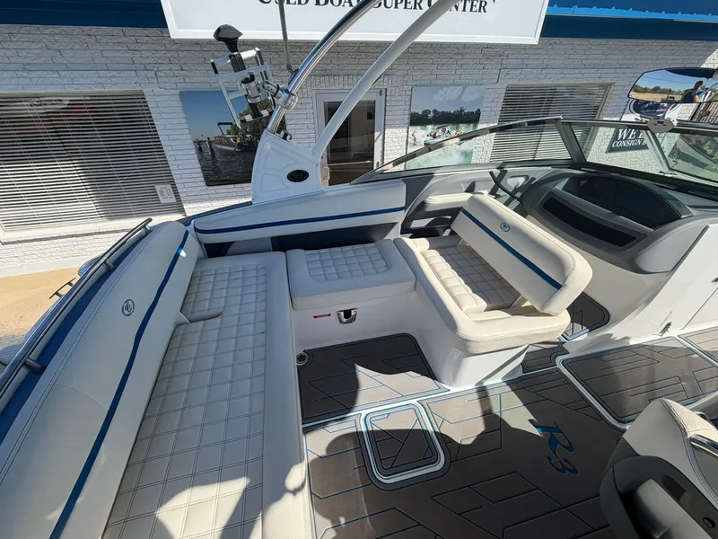 Slide: The Image of 2020 COBALT R3 SURF - Image 19 - 19